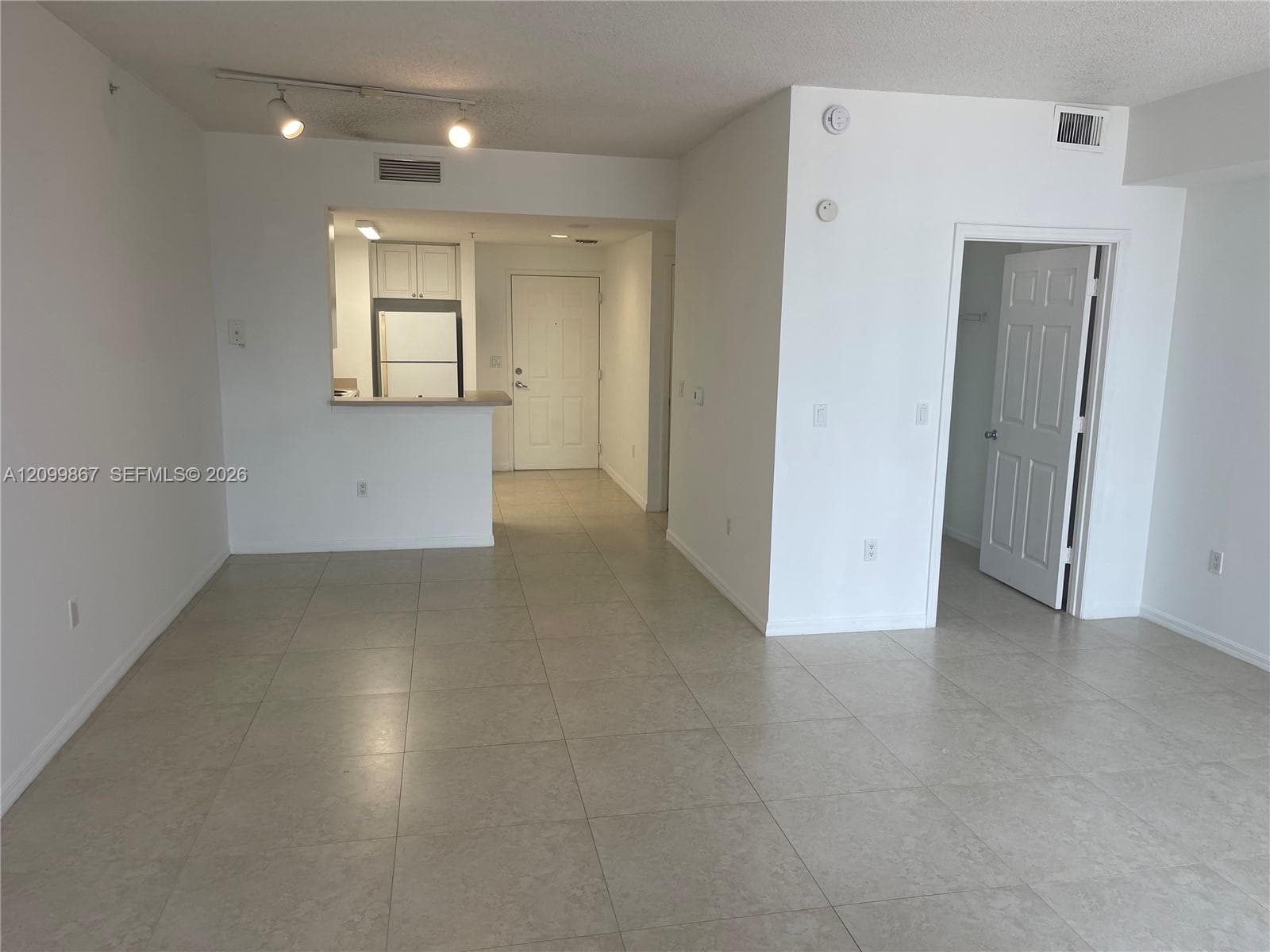 Strand Condo · #616 in West Palm Beach - Photo 4