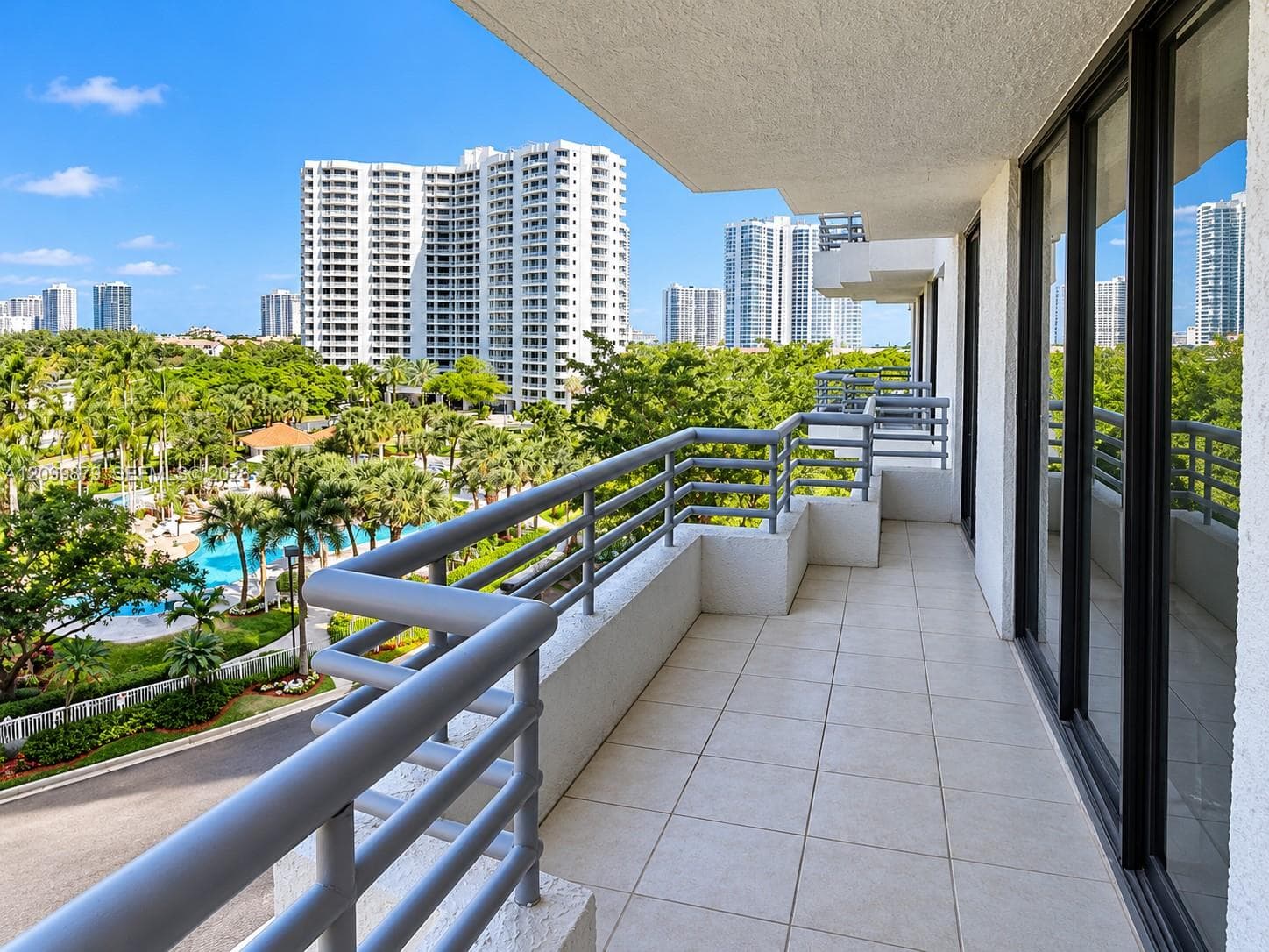 PARC CENTRAL AVENTURA SOU · #611 in Aventura - Photo 20