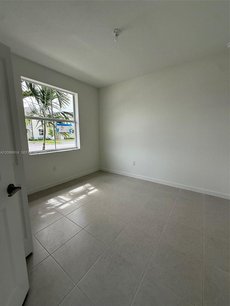 2597 SE 25th Dr photo 3