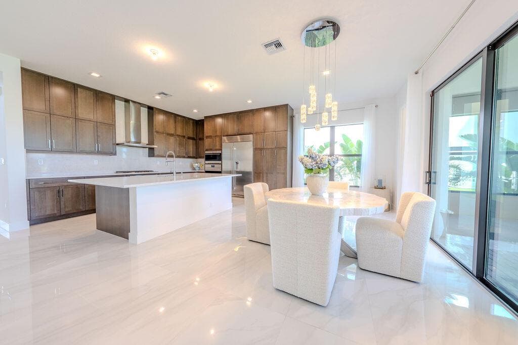 Breakfast Nook/Kitchen