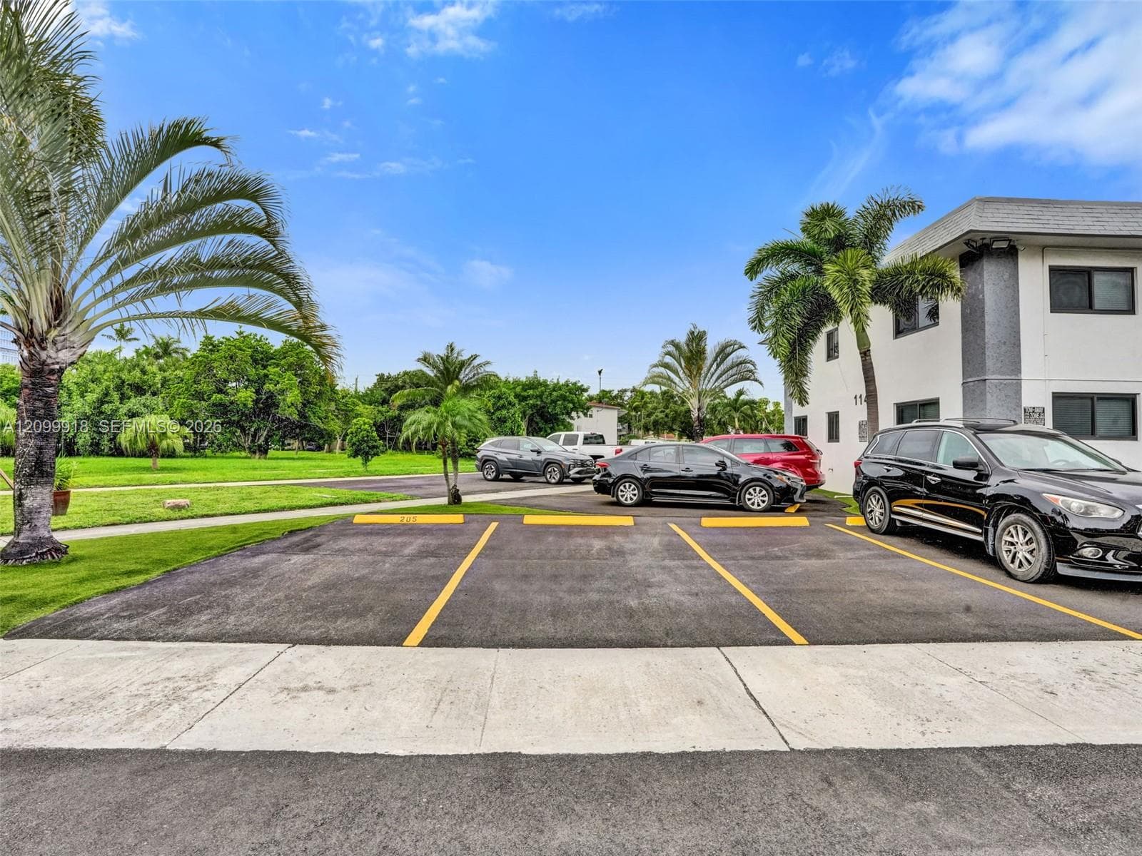 HALLANDALE PARK NO 2 · #203 in Hallandale Beach - Photo 24