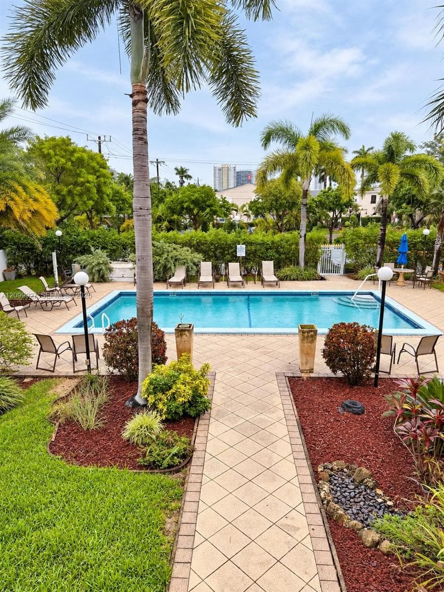 CASA BLANCA CONDO · #210 in Hallandale Beach - Photo 6