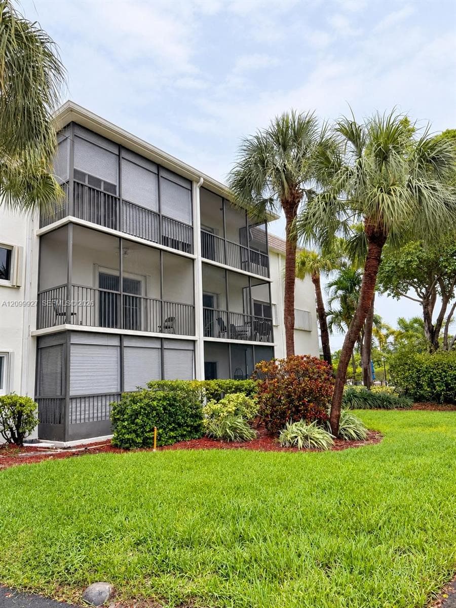 CASA BLANCA CONDO · #210 in Hallandale Beach - Photo 3
