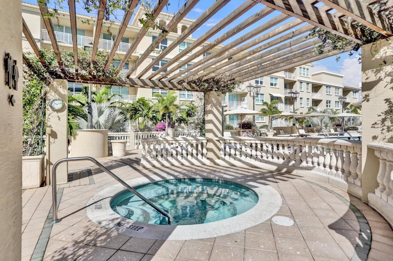 99 SE Mizner Blvd - 37