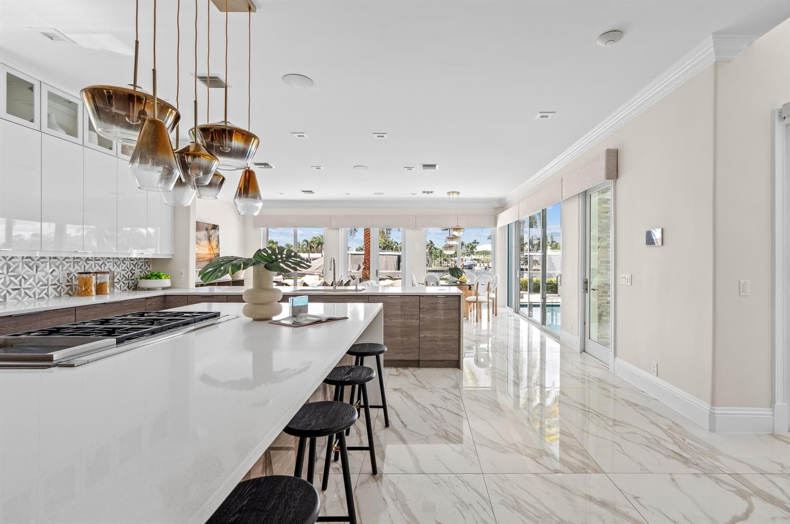 mls_KITCHEN_STRAIGHT_TO_FAMILY_ROOM