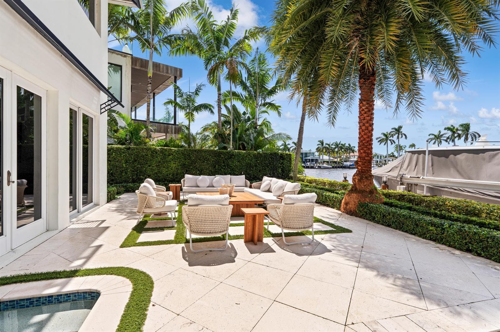 mls_PATIO_ANGLE_LEFT