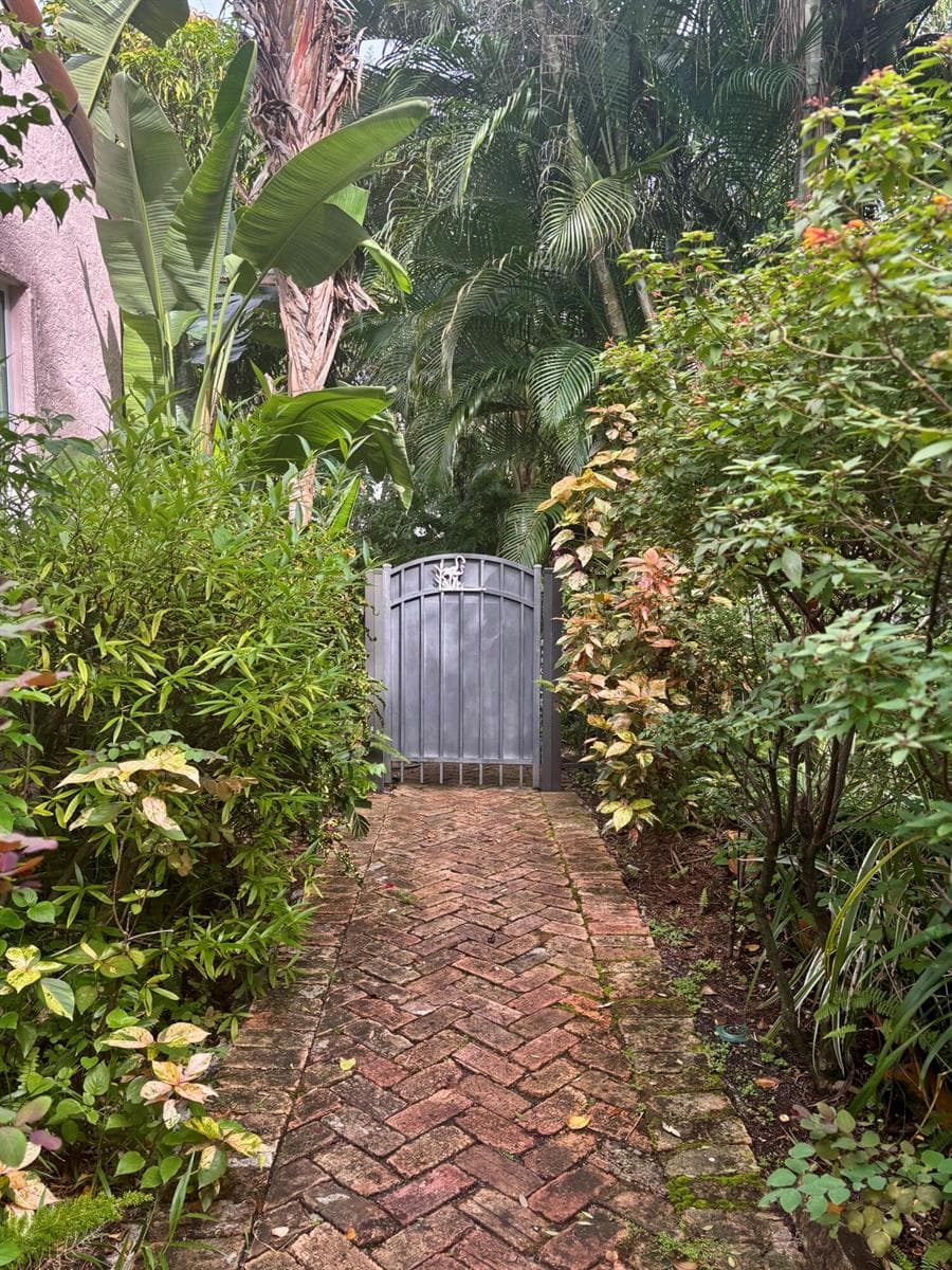 Gardenentrance