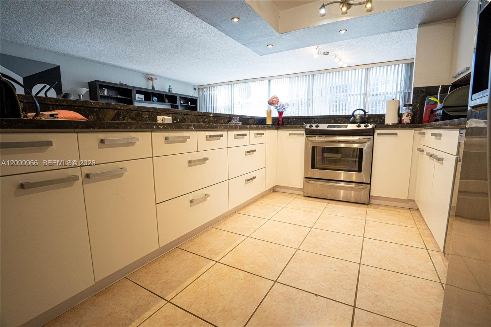 DeSoto Park South Condo · #117 in Hallandale Beach - Photo 3