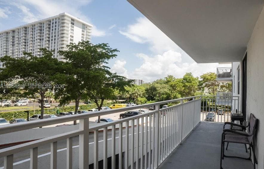 WINSTON TOWERS 600 CONDO · #309 in Sunny Isles Beach - Photo 33