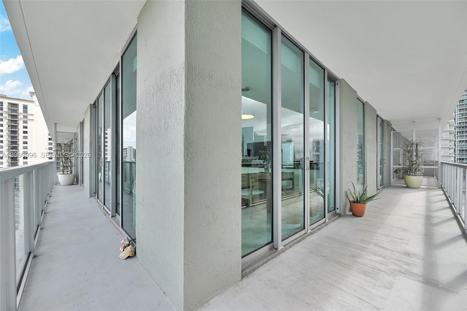 Wrap araund balcony