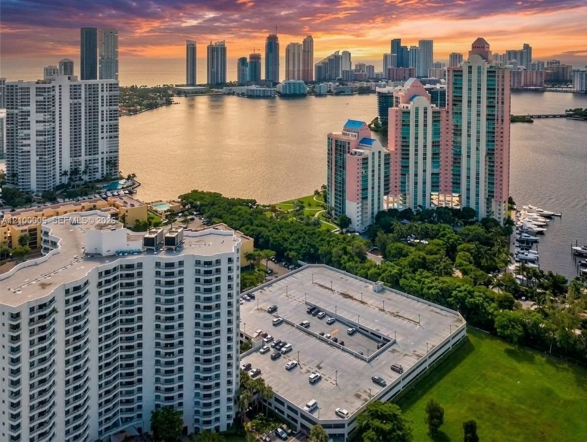 PARC CENTRAL AVENTURA EAS · #1612 in Aventura - Photo 2