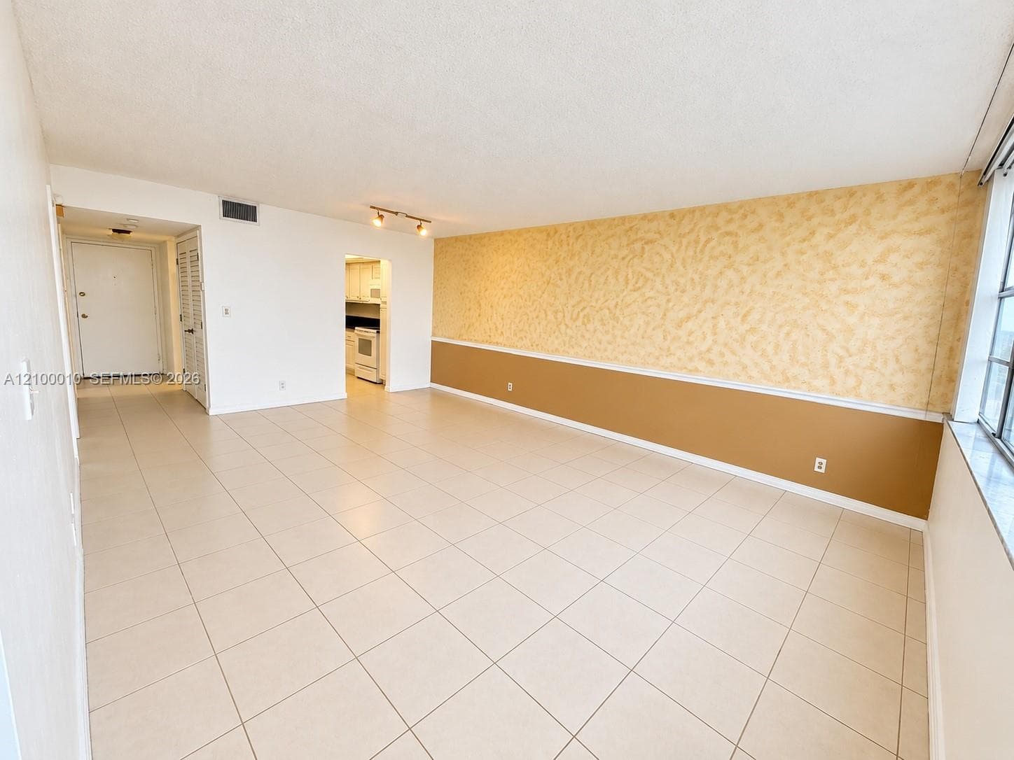 CRESTVIEW TOWERS CONDO · #919 in North Miami Beach - Photo 3
