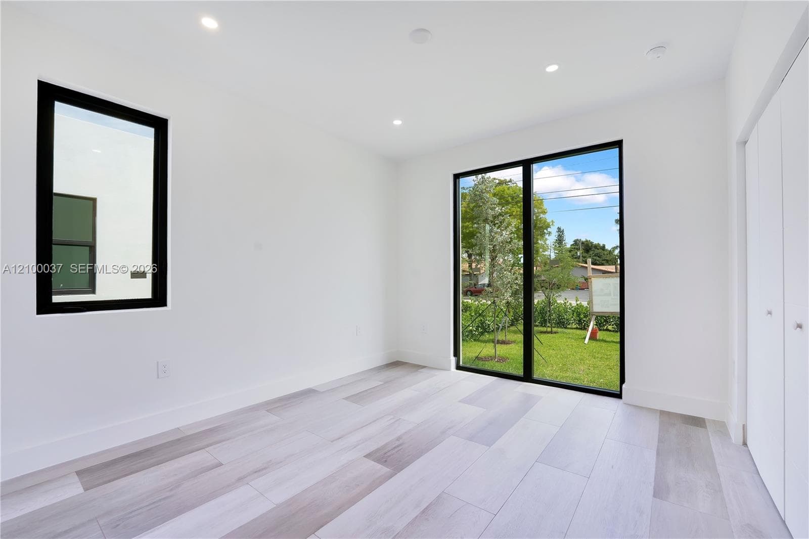 2665 Johnson St photo 17
