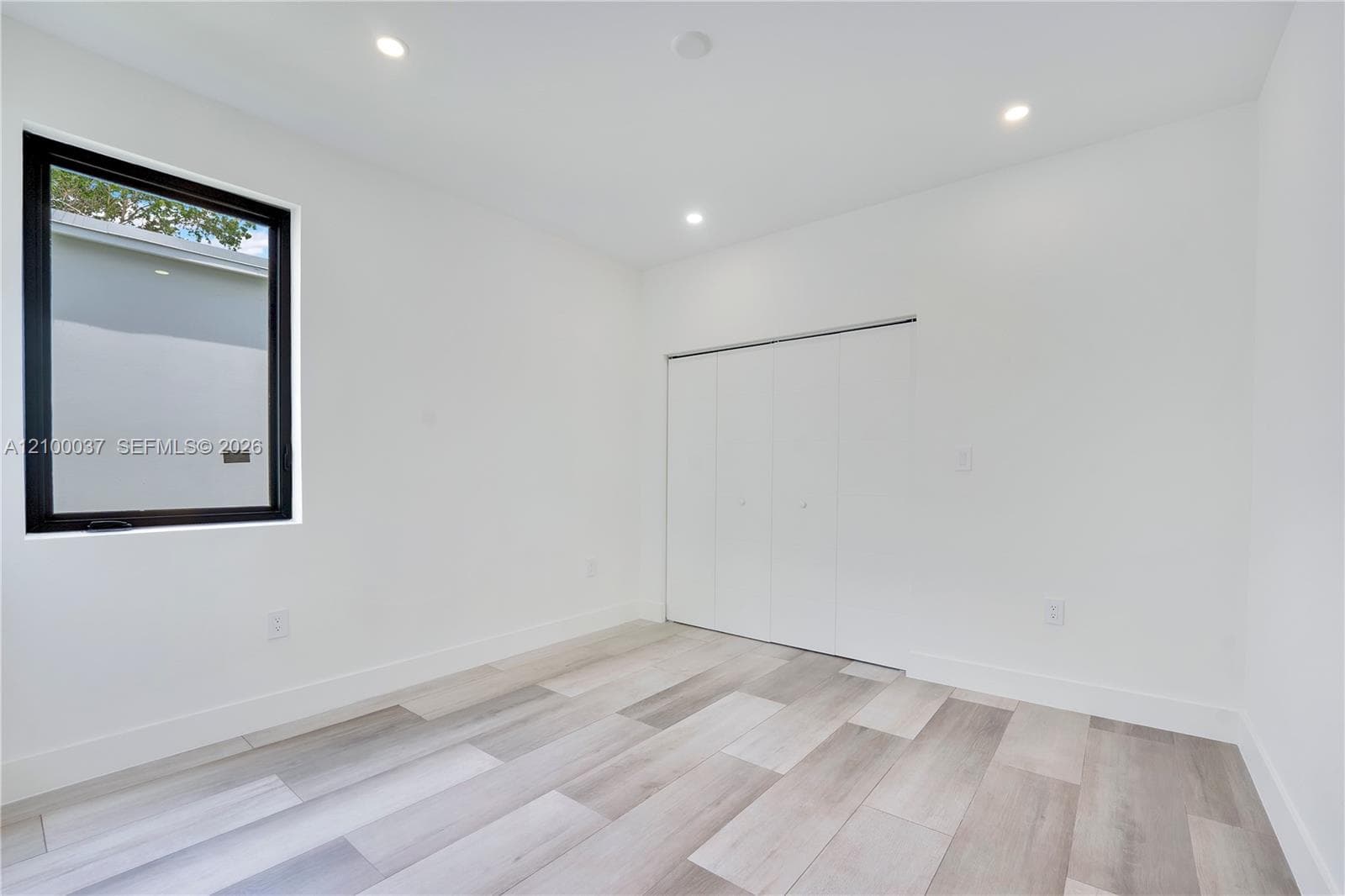 2665 Johnson St photo 19