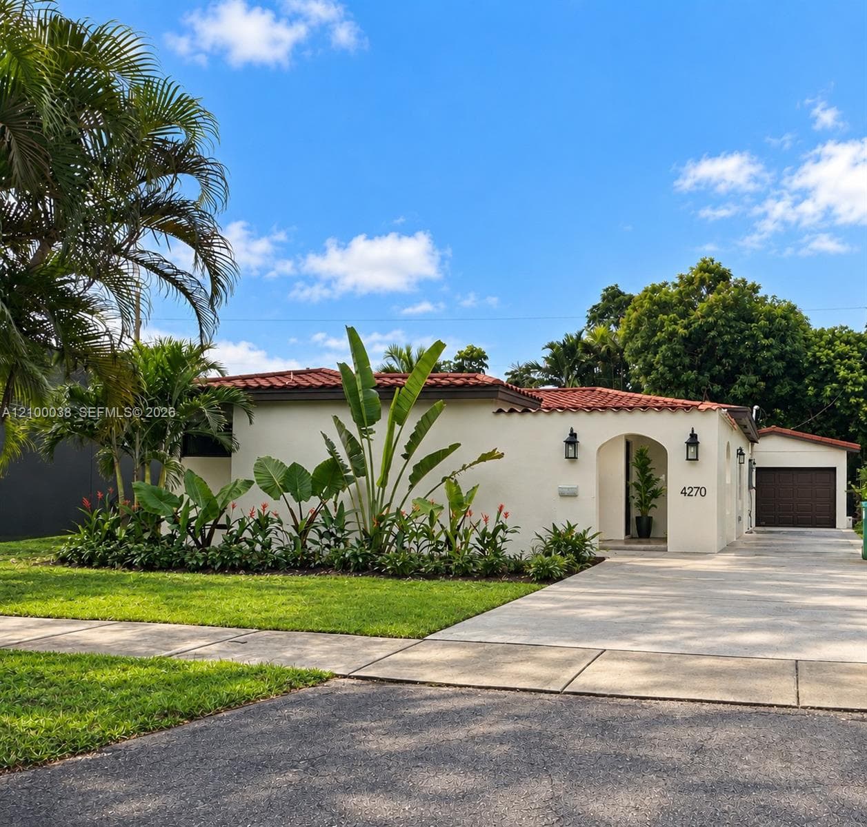 4270 SW 13th St photo 2