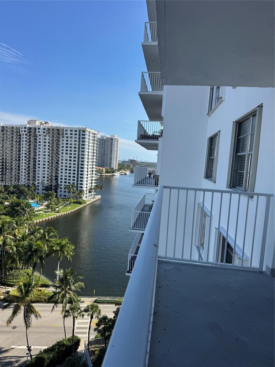 ADMIRALS PORT CONDO WEST · #1409E in Aventura - Photo 5