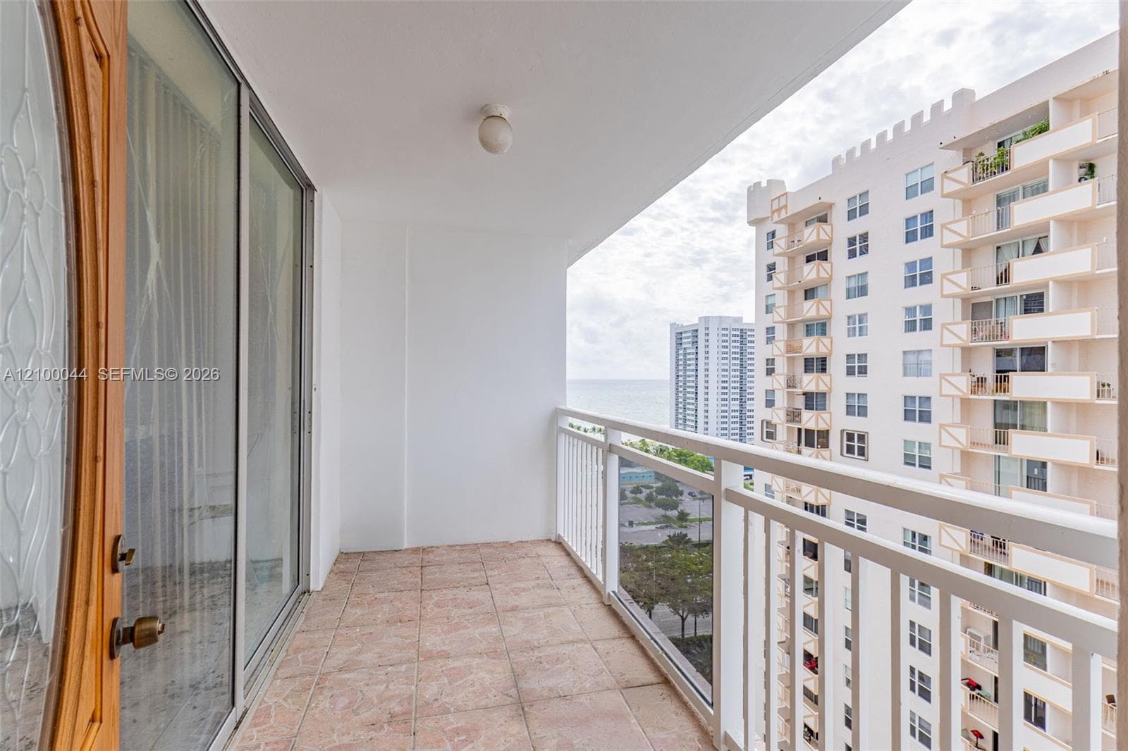 PLAZA TOWERS SOUTH · #1606 in Hallandale Beach - Photo 17