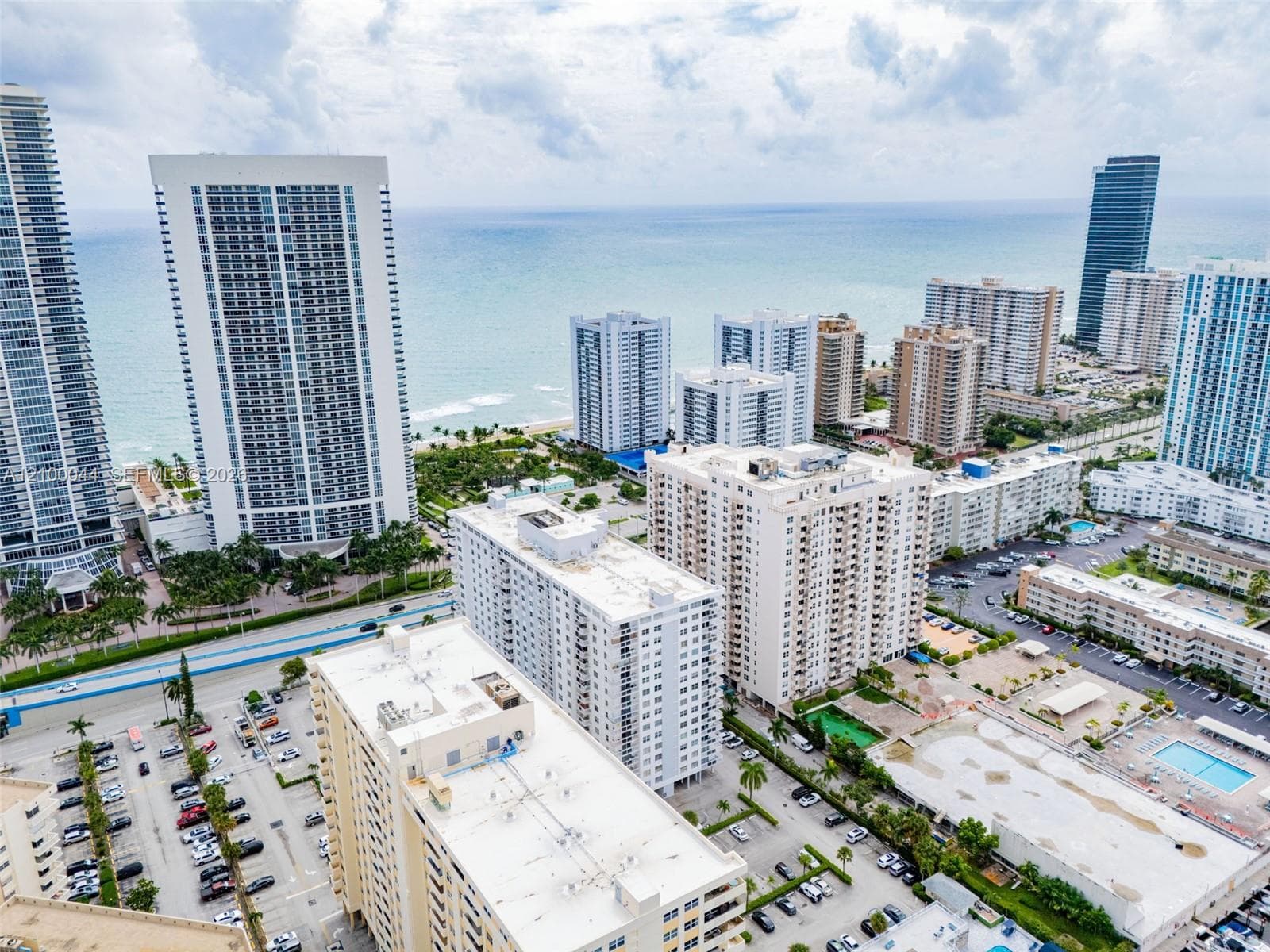 PLAZA TOWERS SOUTH · #1606 in Hallandale Beach - Photo 1