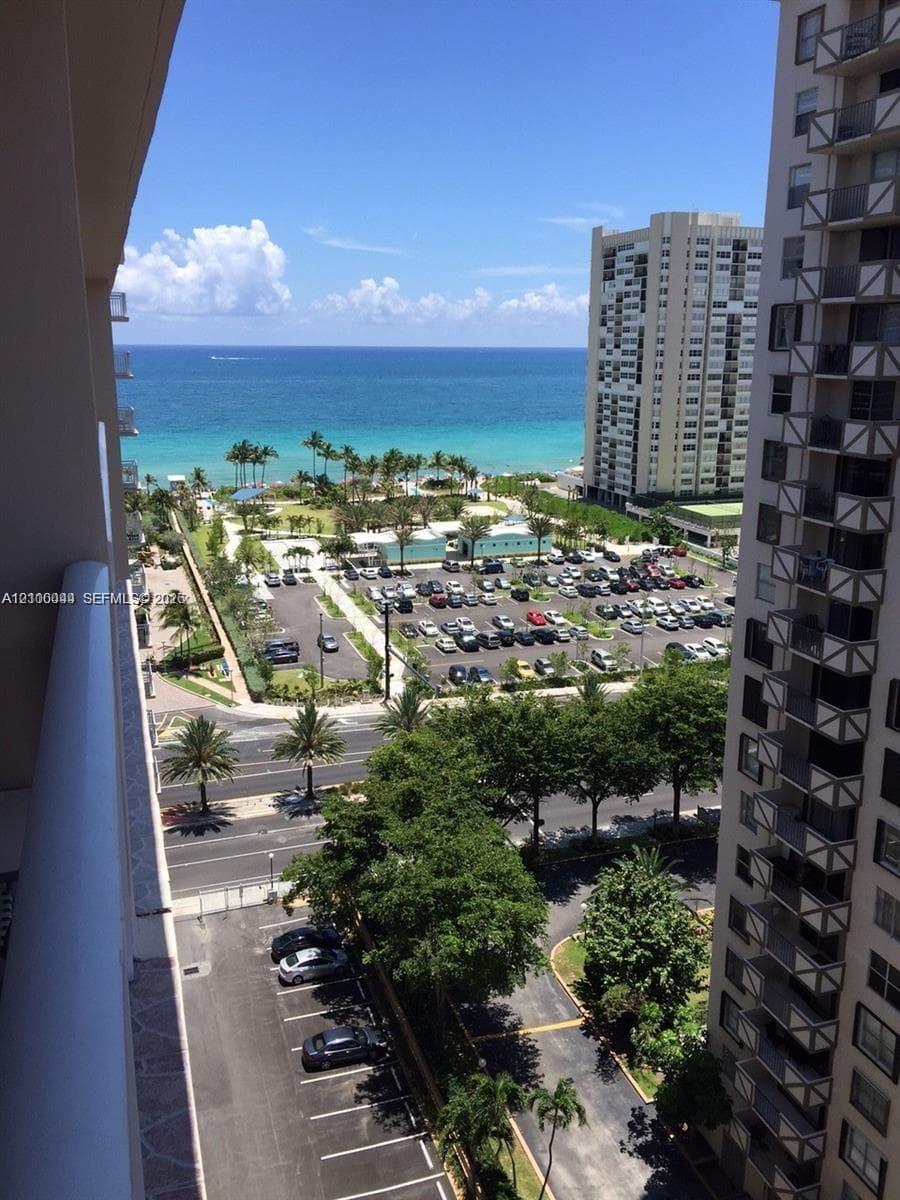 PLAZA TOWERS SOUTH · #1606 in Hallandale Beach - Photo 18