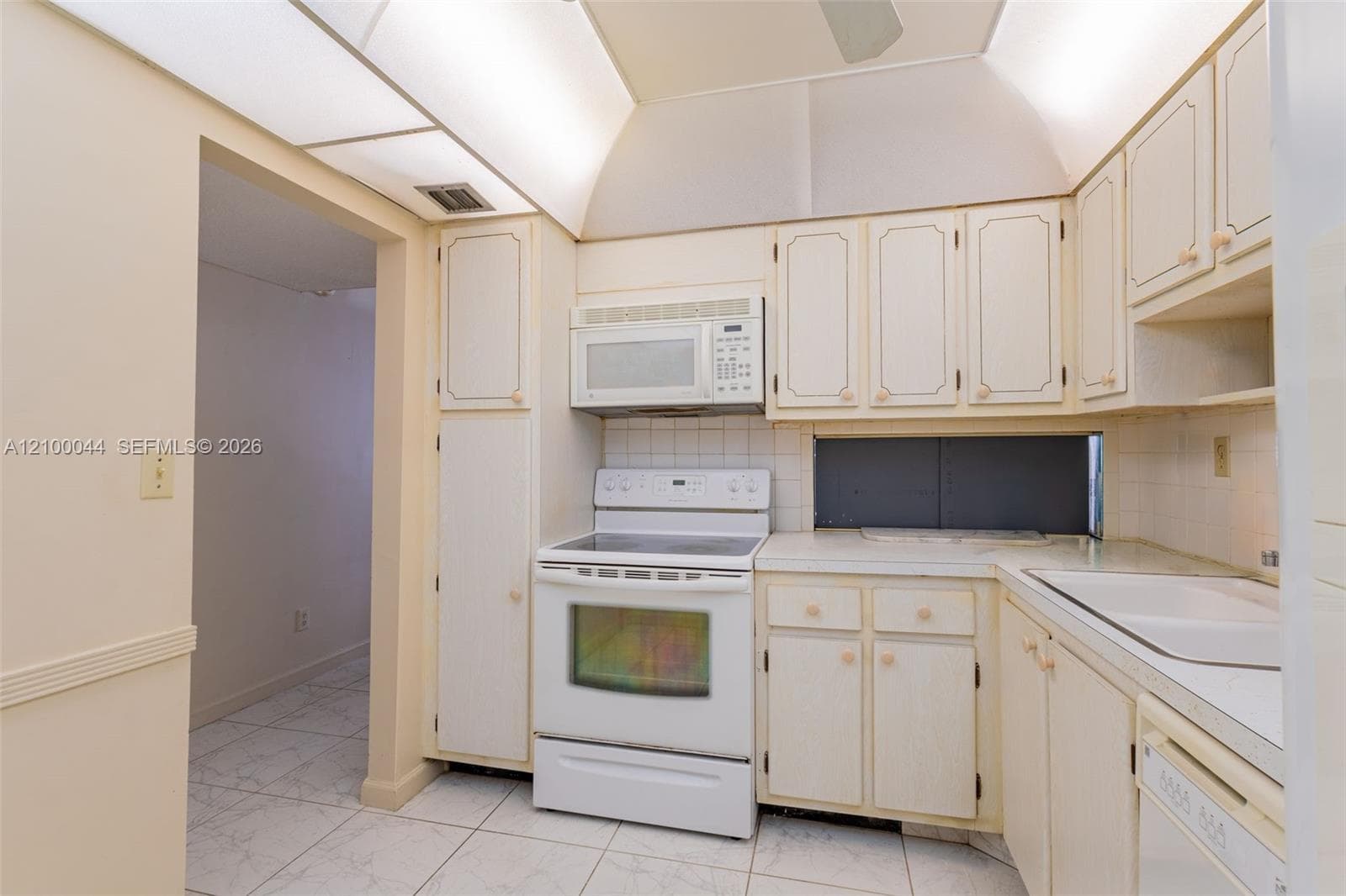 PLAZA TOWERS SOUTH · #1606 in Hallandale Beach - Photo 4