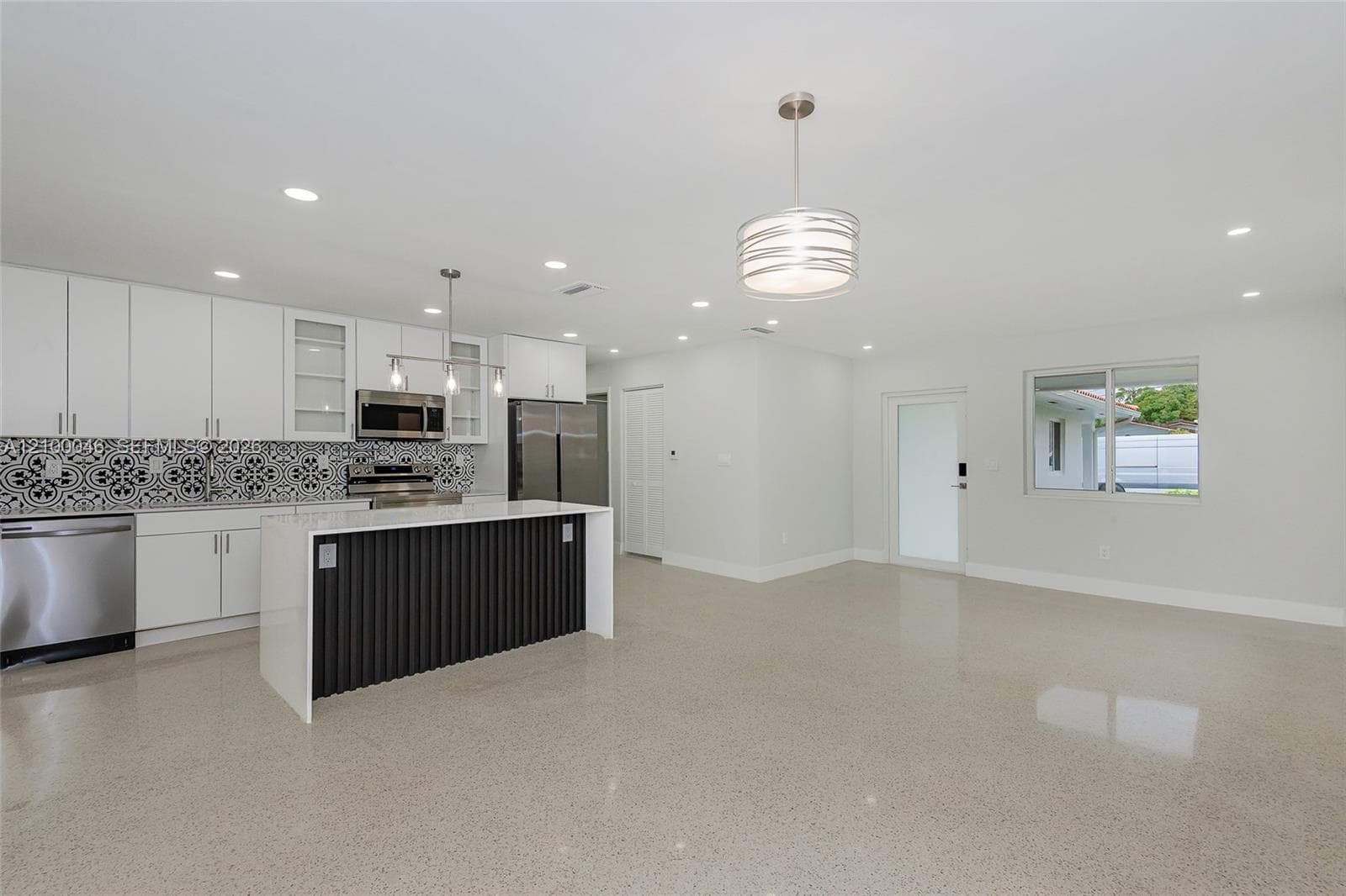 1025 SW 11th St #1025 photo 1