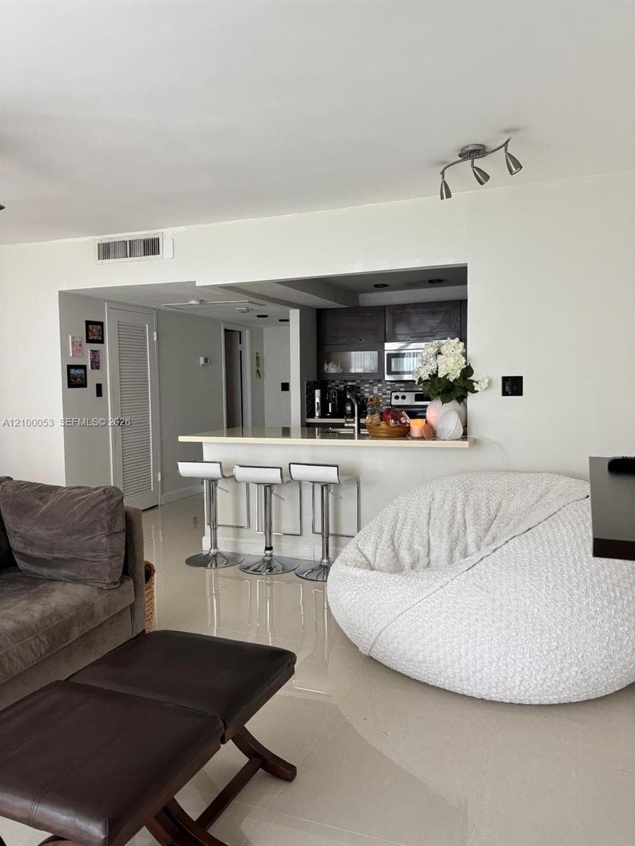 THE CARRIAGE HOUSE CONDO · #1232 in Miami Beach - Photo 8