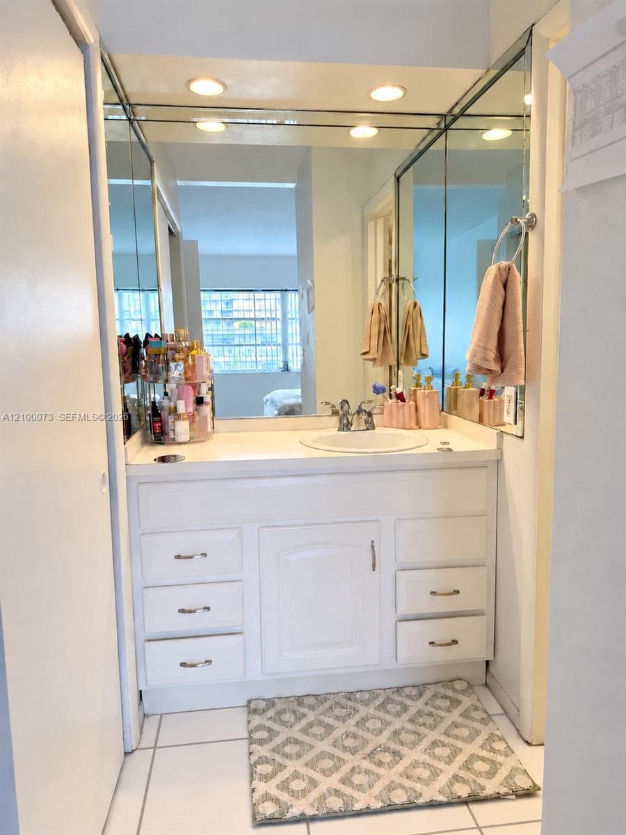 isle os paradise · #306 in Hallandale Beach - Photo 6