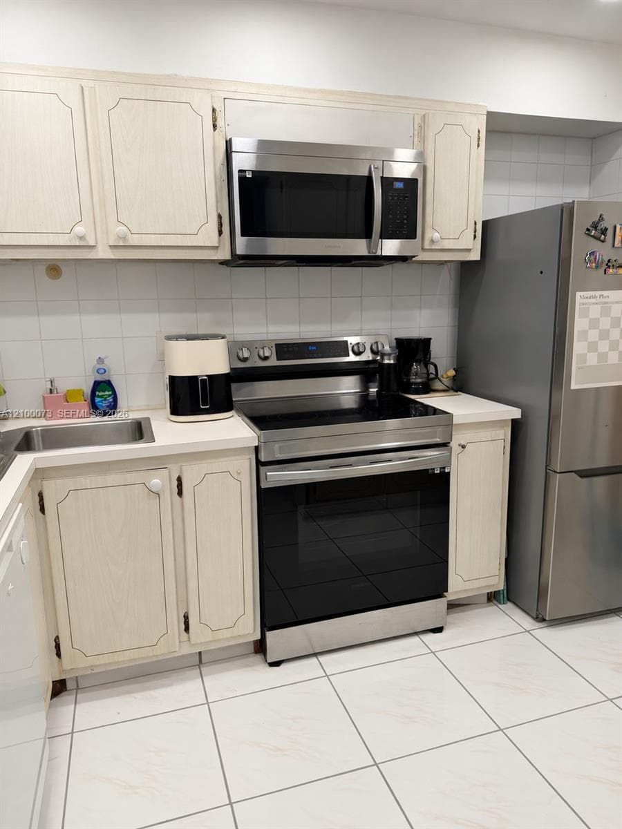 isle os paradise · #306 in Hallandale Beach - Photo 9