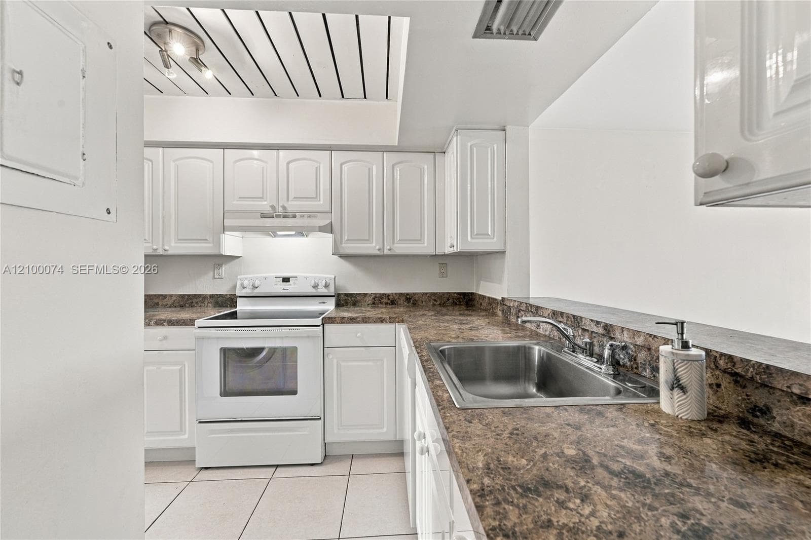 WATERMARK II CONDO · #205 in Dania Beach - Photo 13