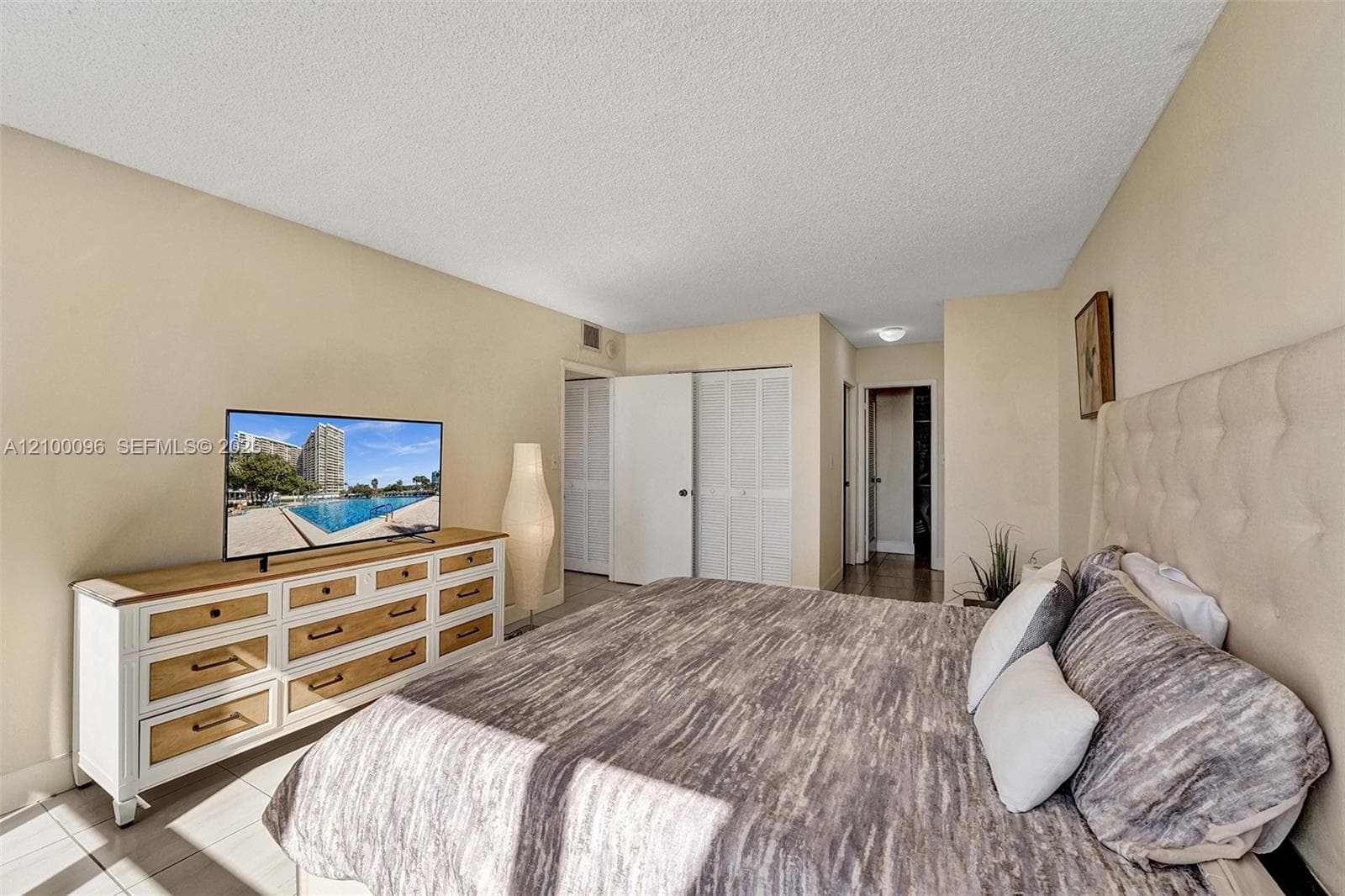 OLYMPUS CONDO · #1716 in Hallandale Beach - Photo 16