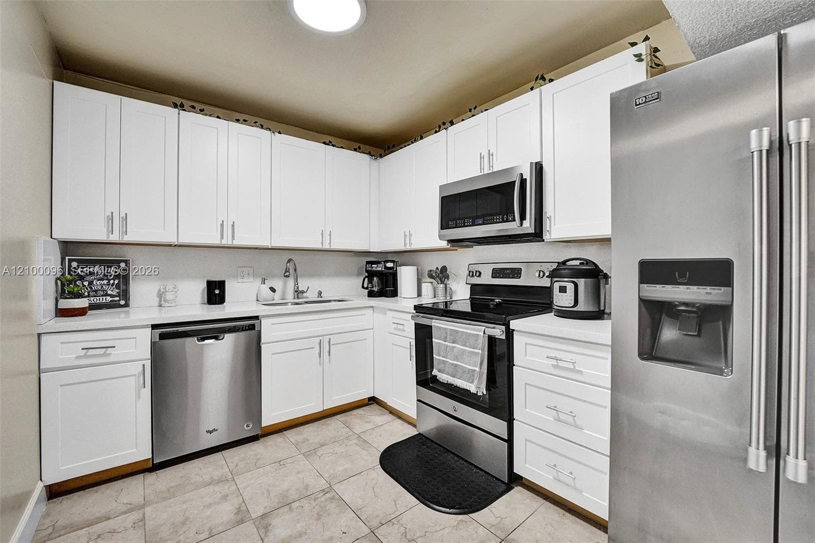 OLYMPUS CONDO · #1716 in Hallandale Beach - Photo 9