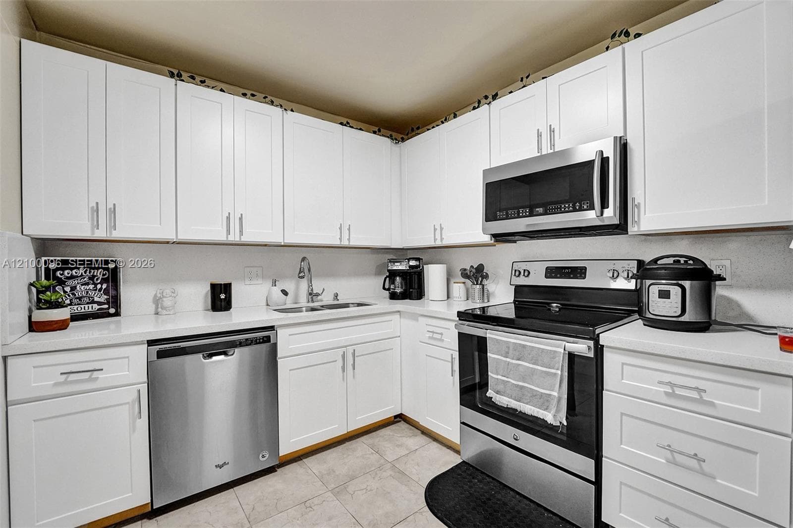 OLYMPUS CONDO · #1716 in Hallandale Beach - Photo 8