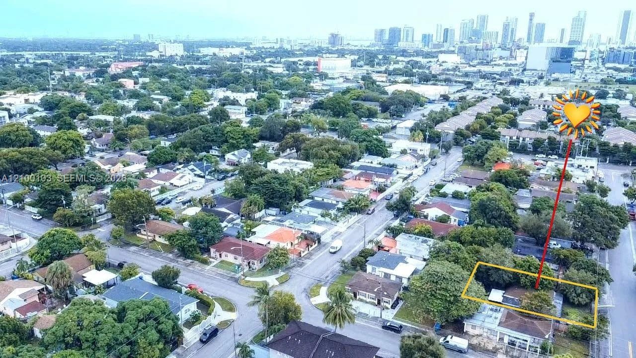 1085 NW 25th St photo 2