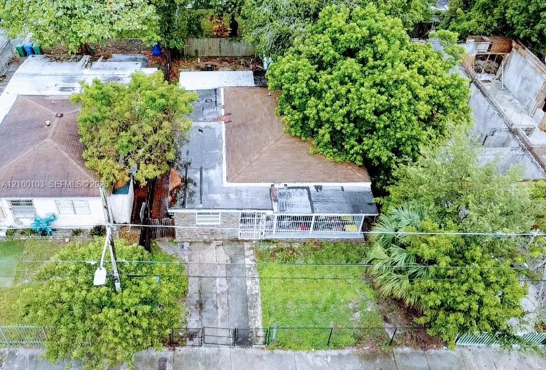 1085 NW 25th St photo 6