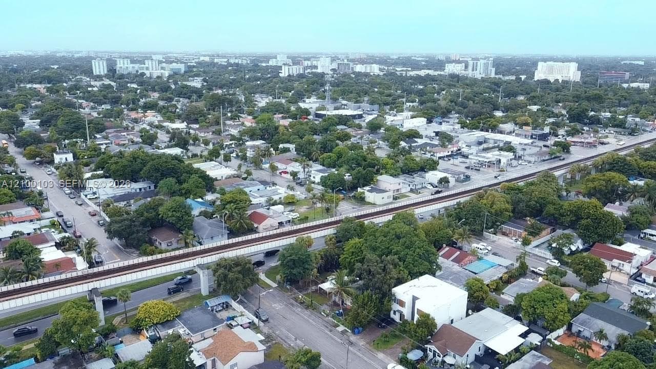 1085 NW 25th St photo 9