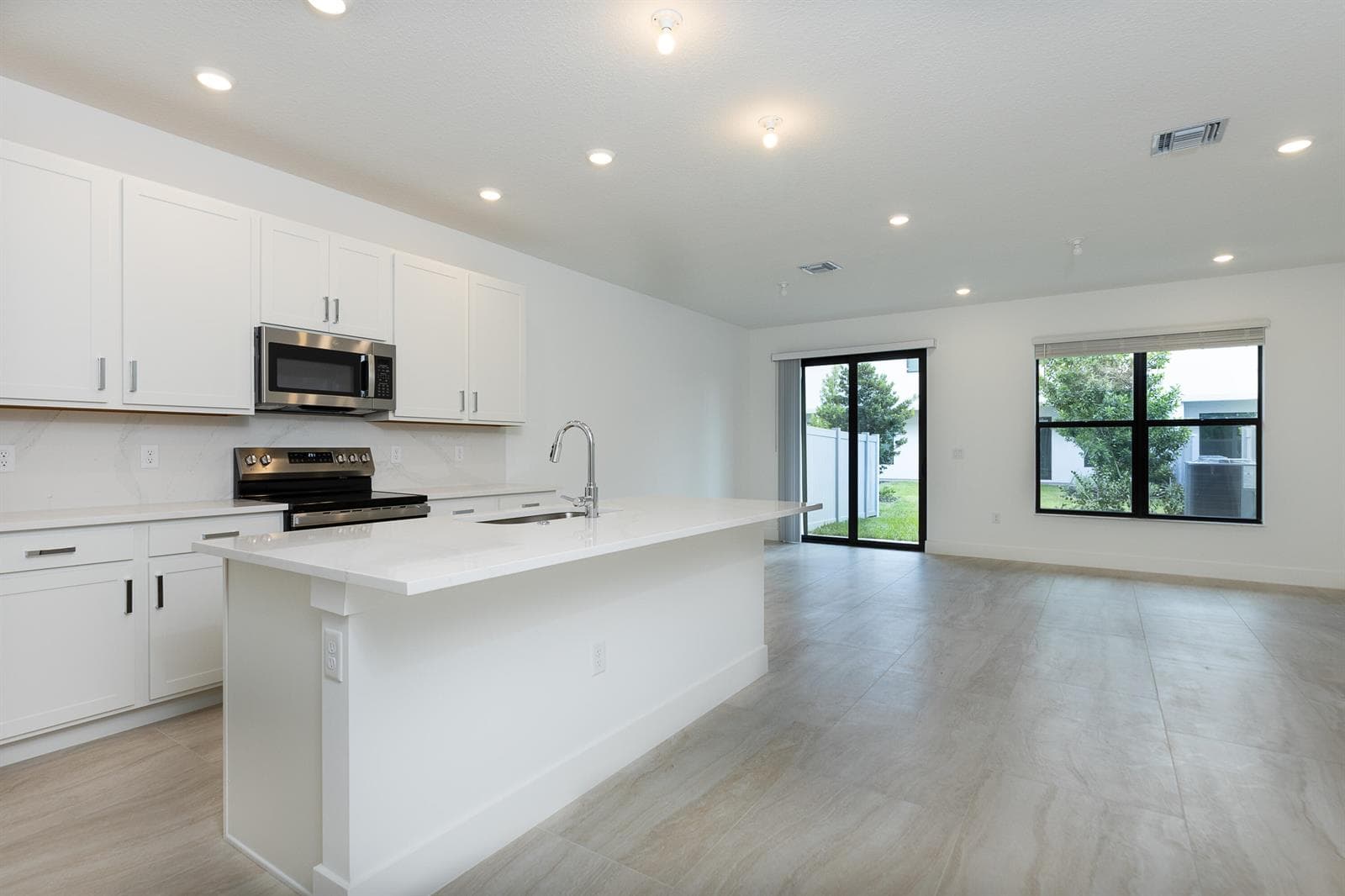 KITCHEN FMAILY ROOM
