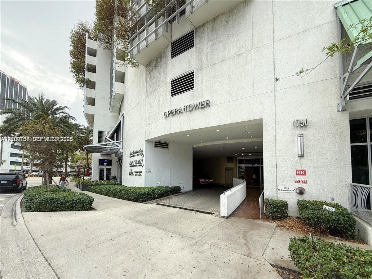 Opera Tower · #3003 in Miami - Photo 11