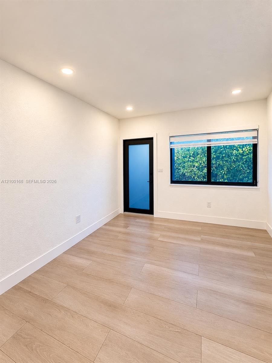 SUNSHINE MANOR · #1 in Miami - Photo 4