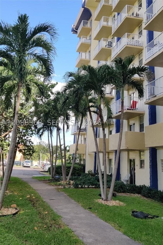 YOLANDA VILLAS CONDO · #914W in Miami - Photo 5