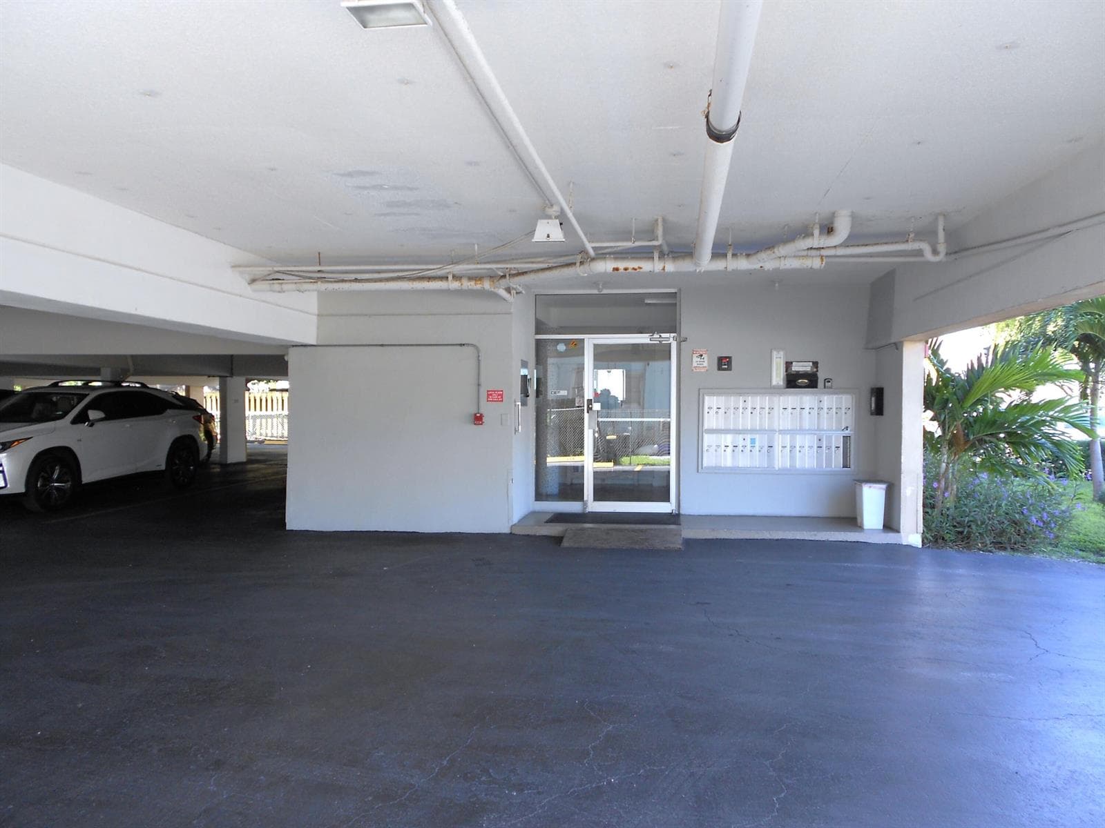 BLDG. MAIN ENTRANCE