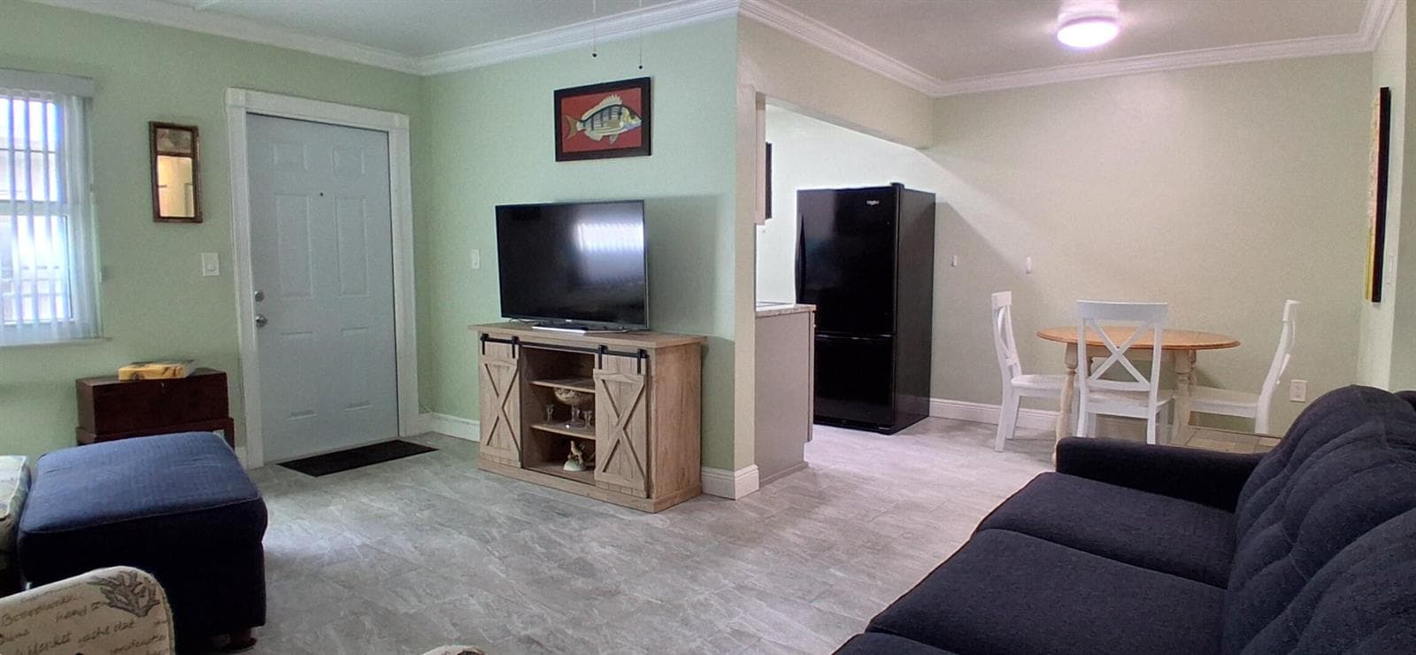 1LIVING ROOM