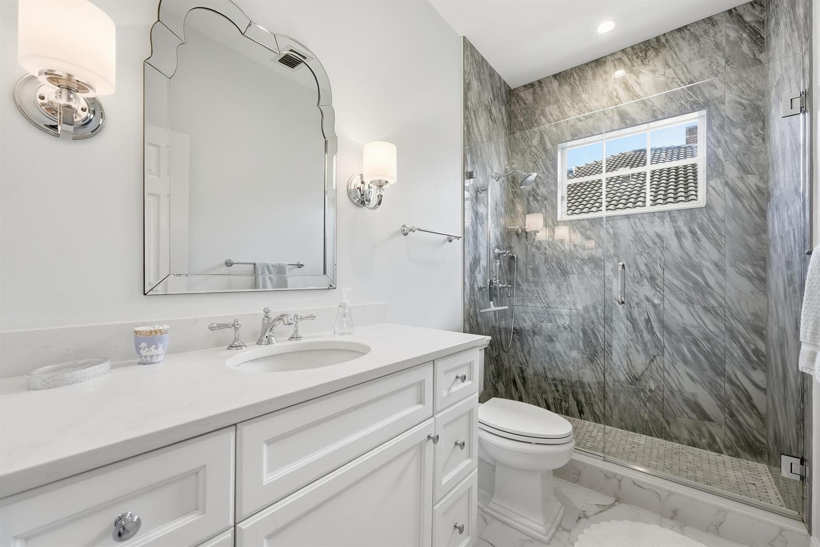 Bedroom 2 Full Bathroom