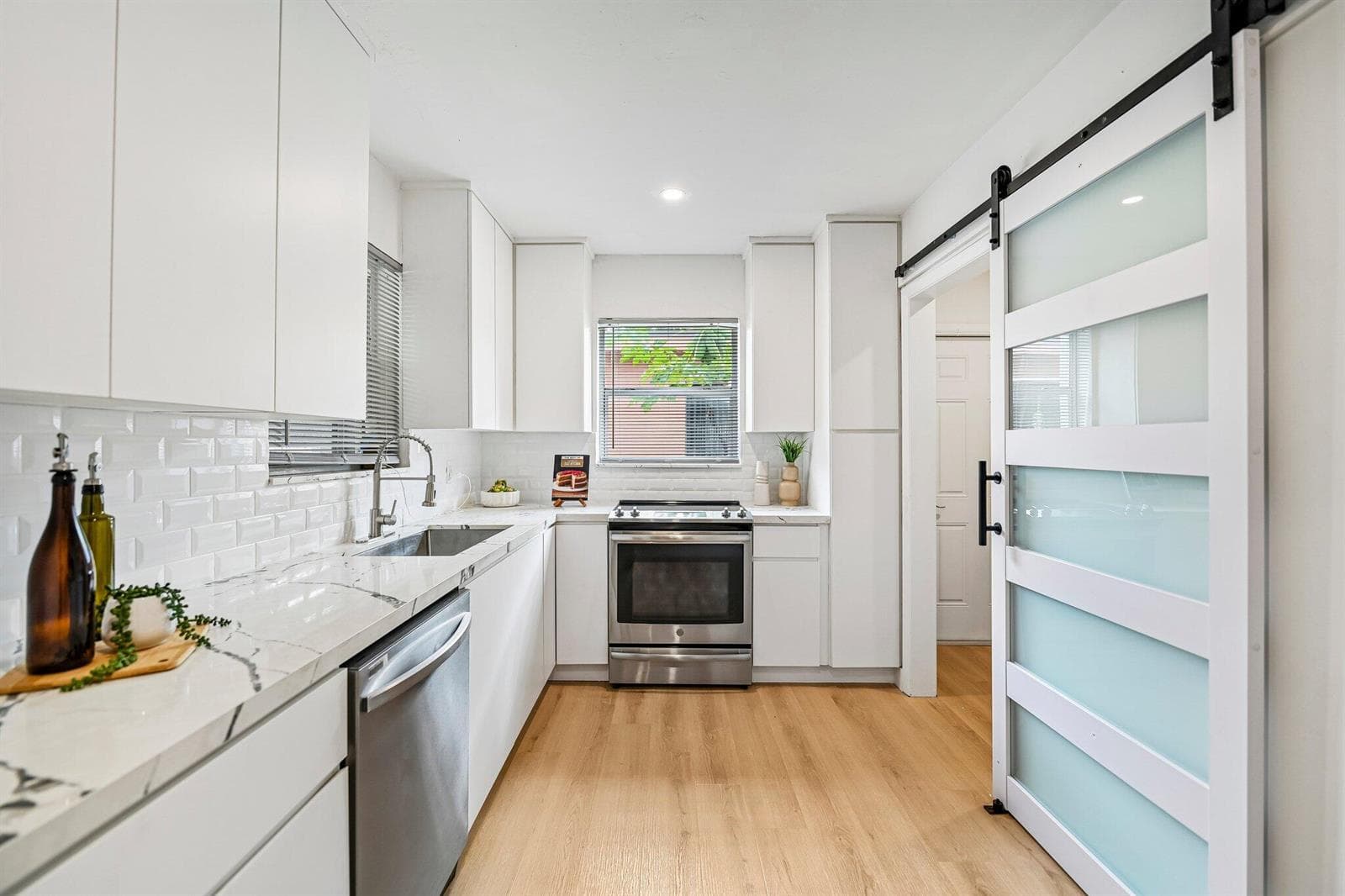 16-web-or-mls-NE 165th St-S0110-016