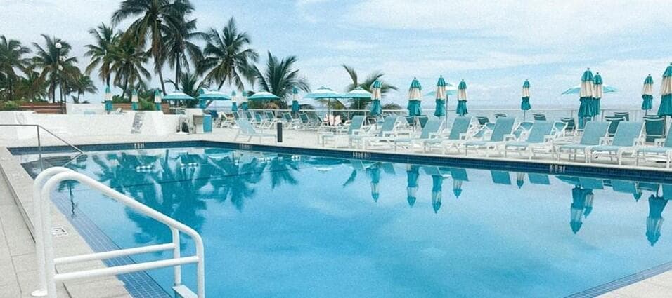 Pool morning
