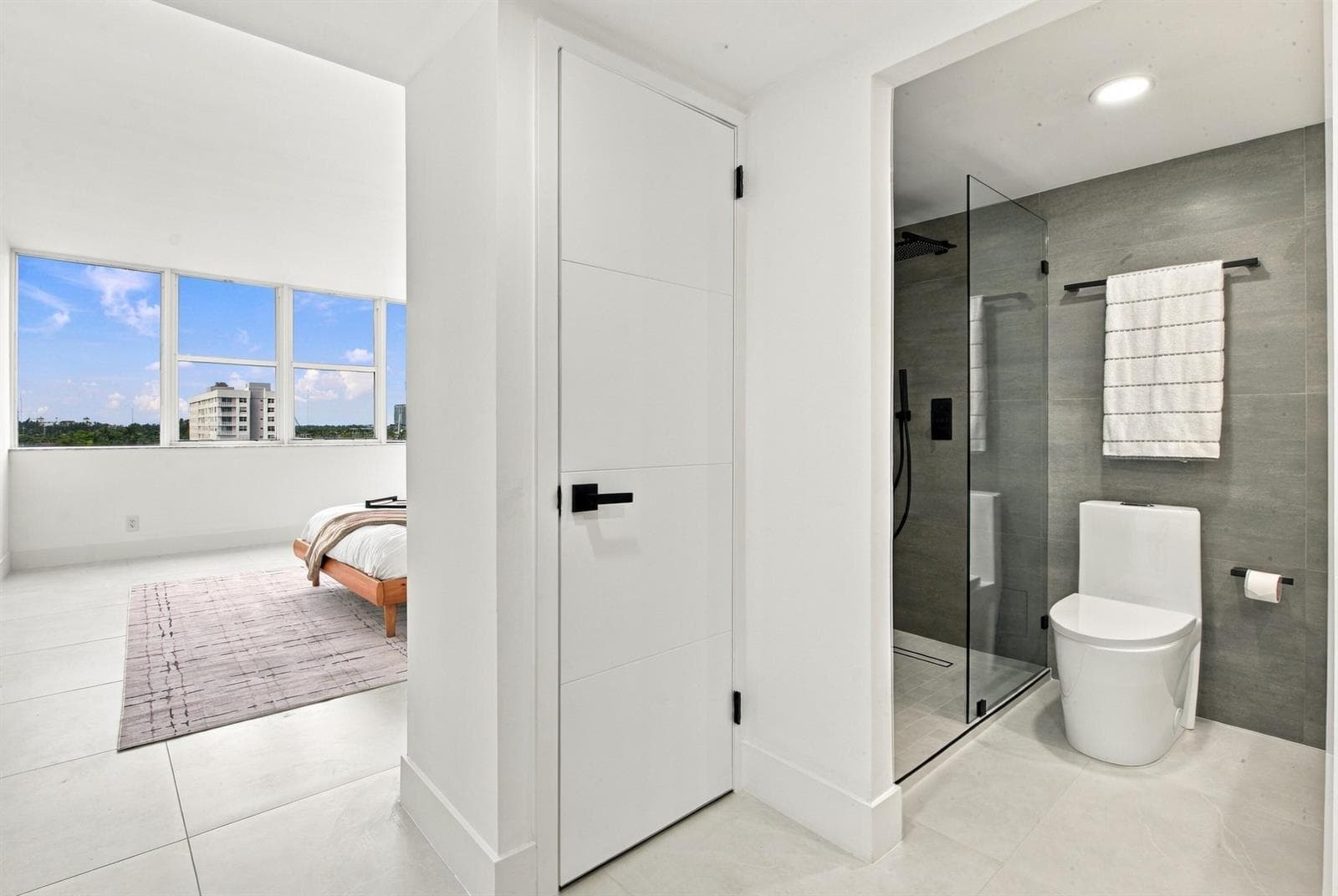 primary bath w/ primary suite