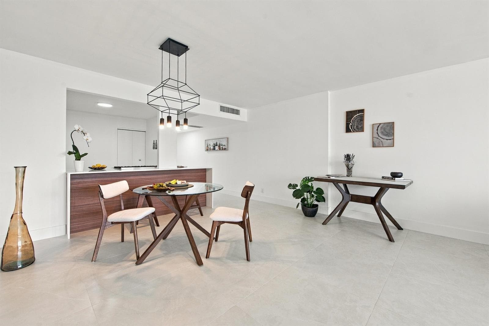 dining room/desk-flex area