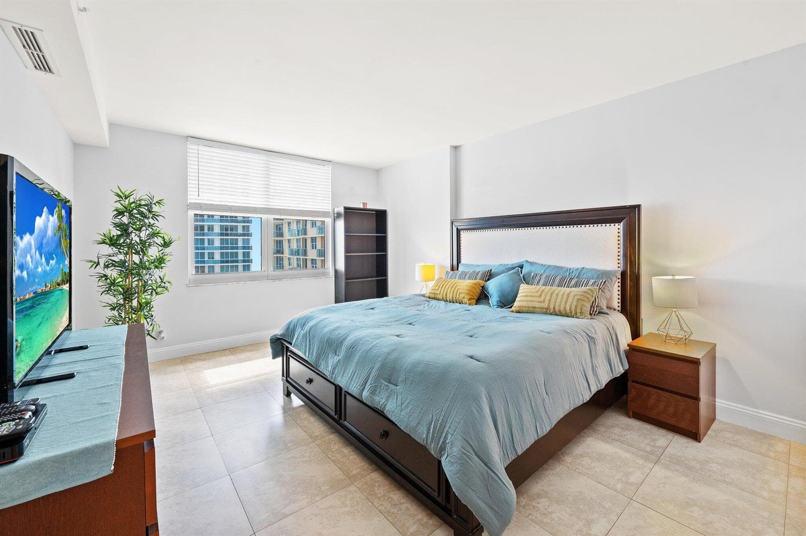 14-web-or-mls-2501-s-ocean-dr-1516