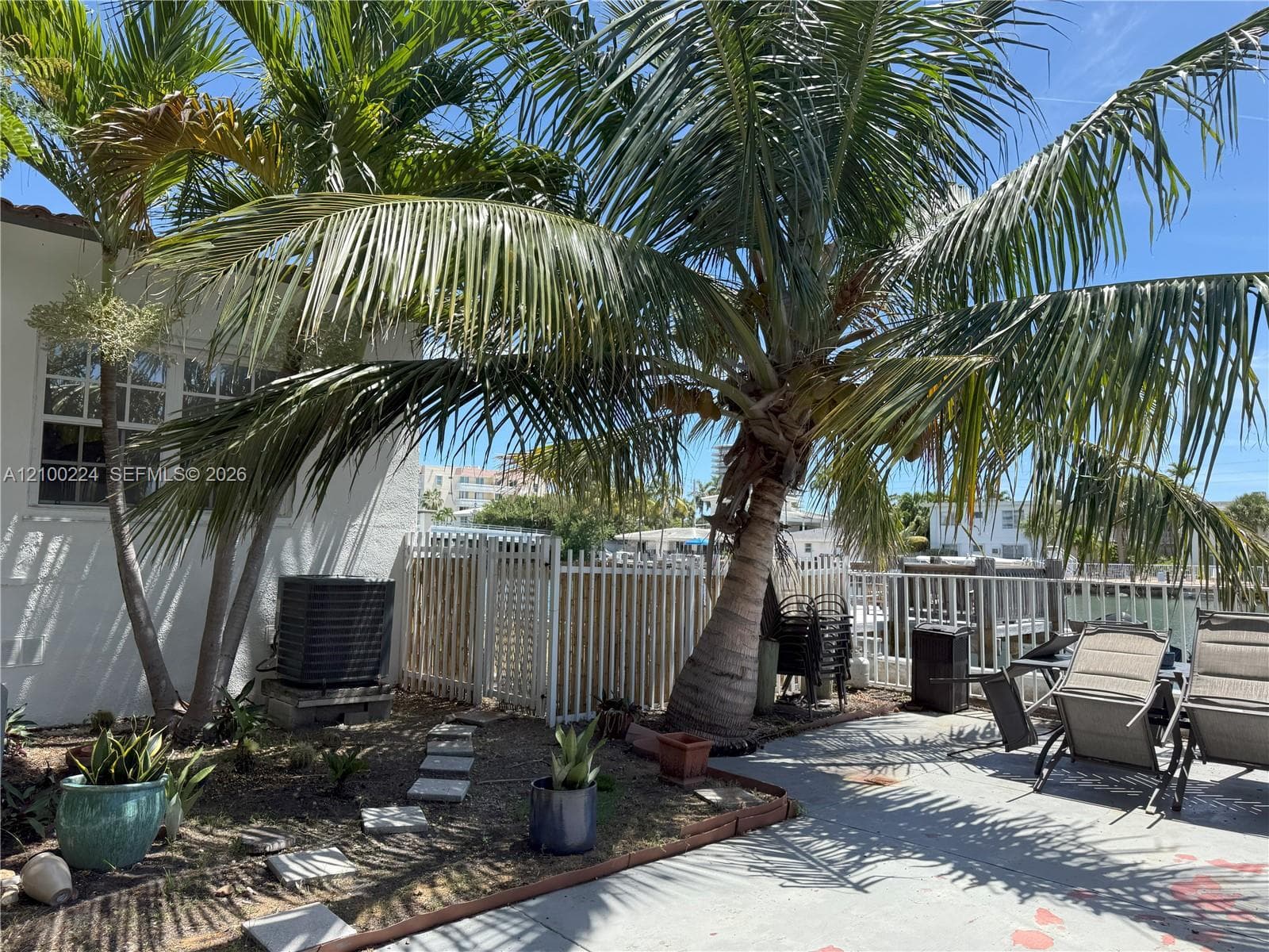 8401 Crespi Blvd #1 photo 2