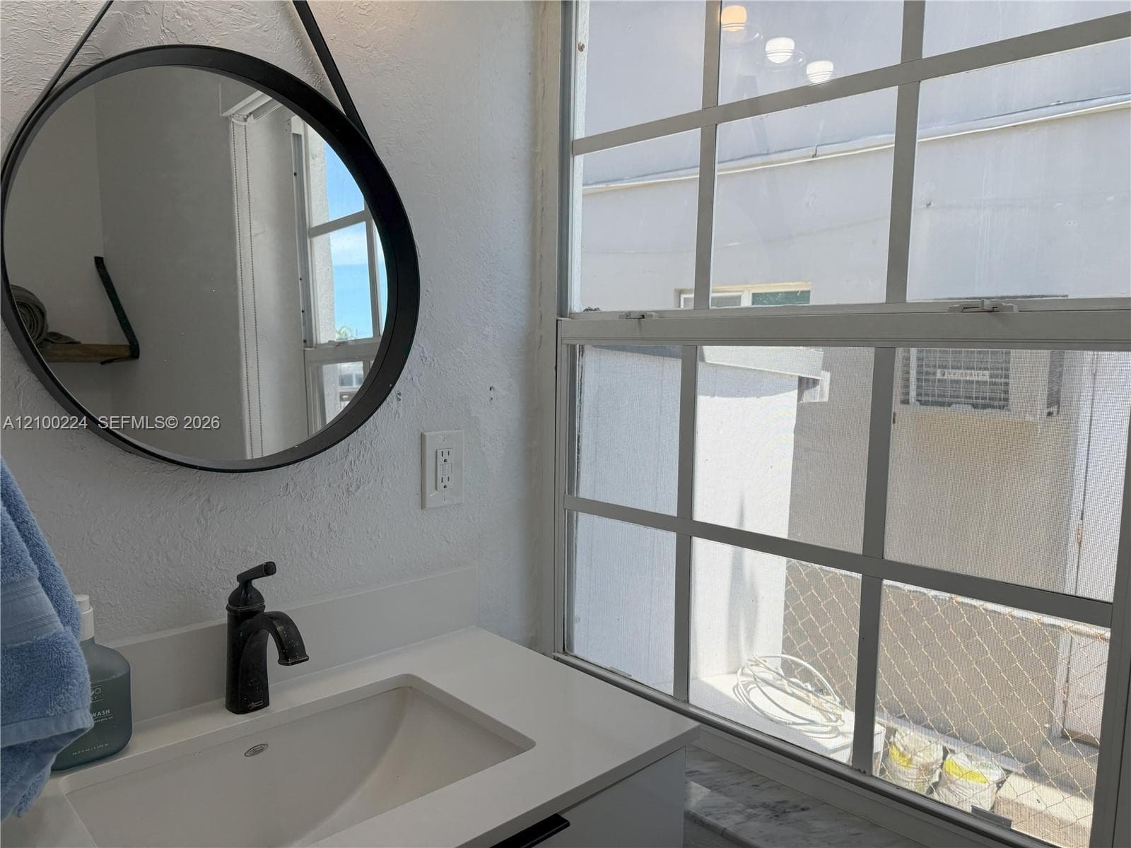 8401 Crespi Blvd #1 photo 16