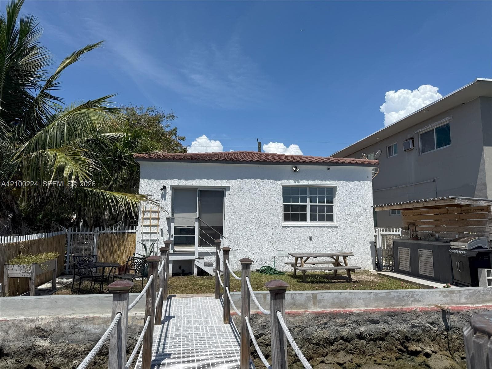 8401 Crespi Blvd #1 photo 28